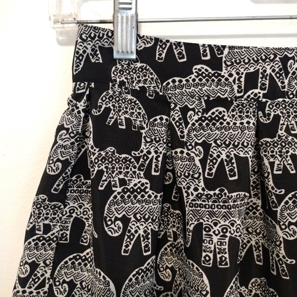Aeropostale - Elephant Print Pleated Mini Skirt - Picture 5 of 10